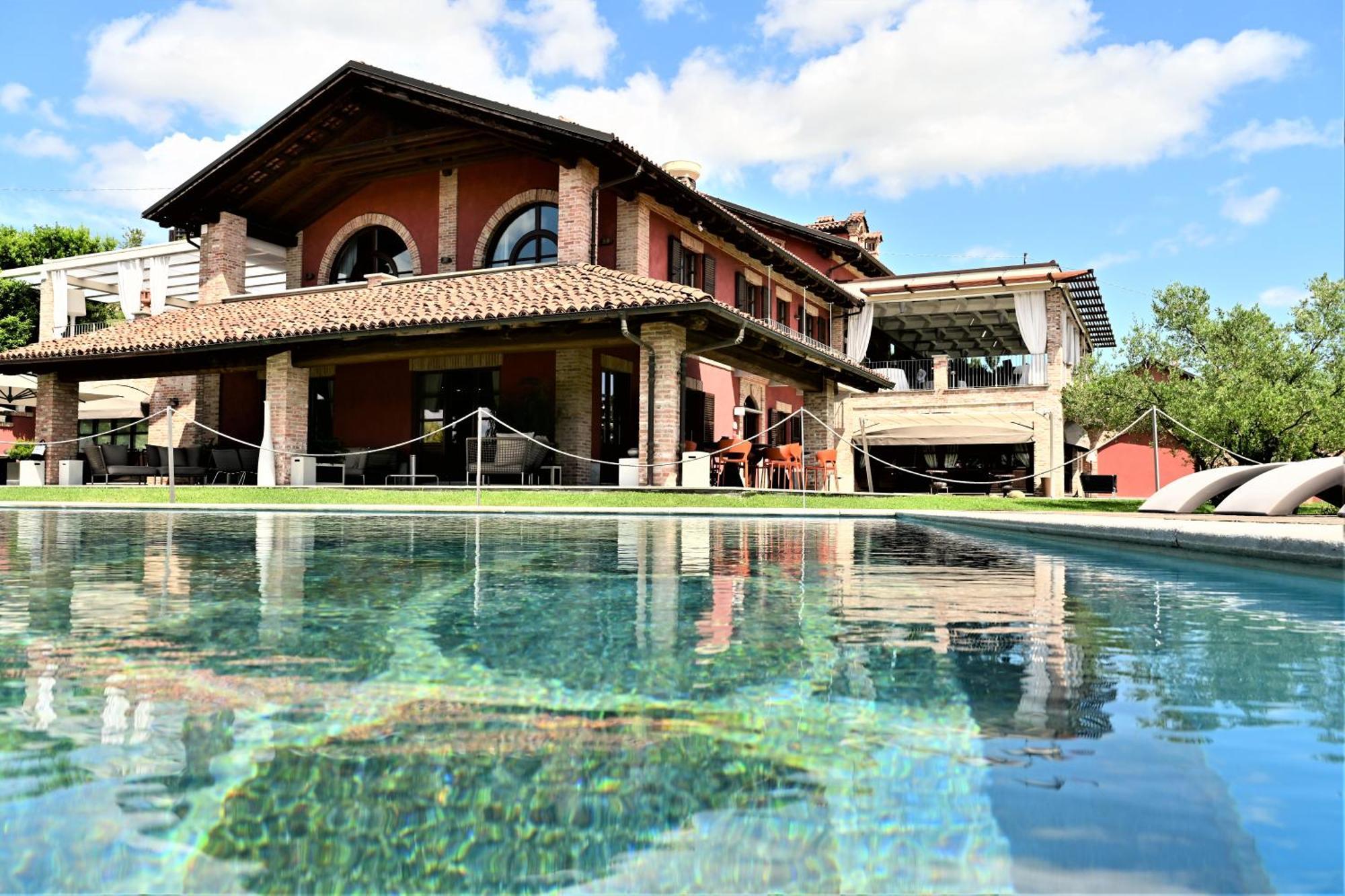 La Madernassa Resort - Casalora Dimora Storica Di Charme Guarene Luaran gambar